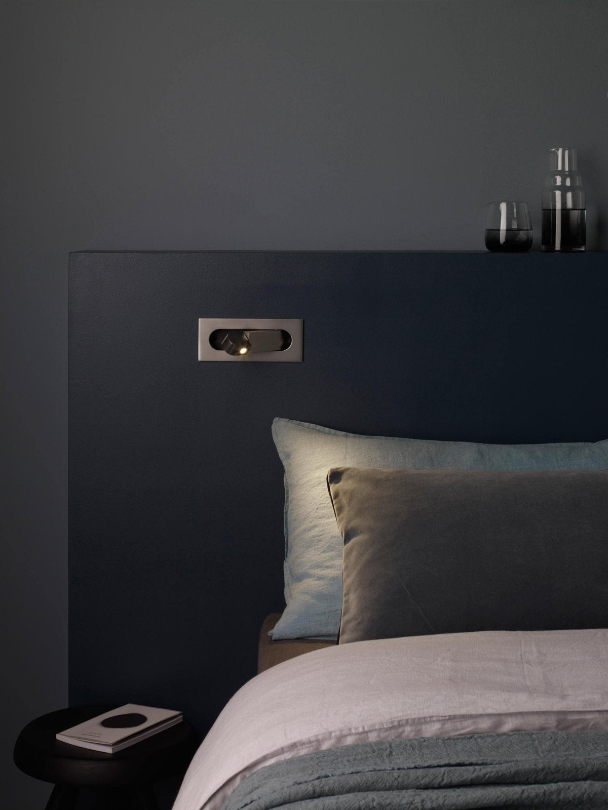 Lampe de lecture LED de chevet moderne et ajustable - Finitions variées