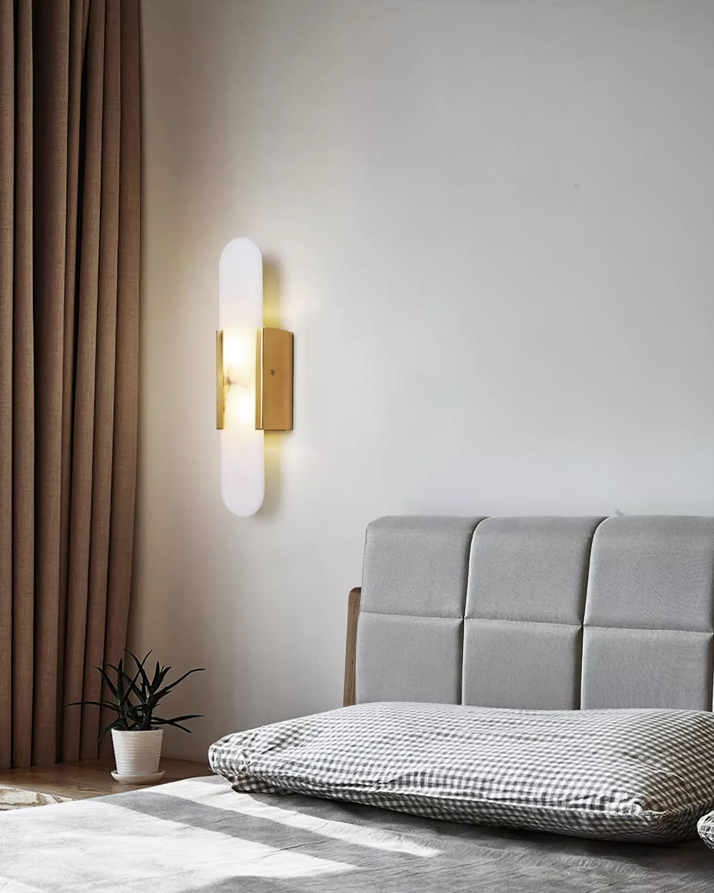Applique Murale Élégante en Albâtre Allongée – Éclairage Chic Moderne