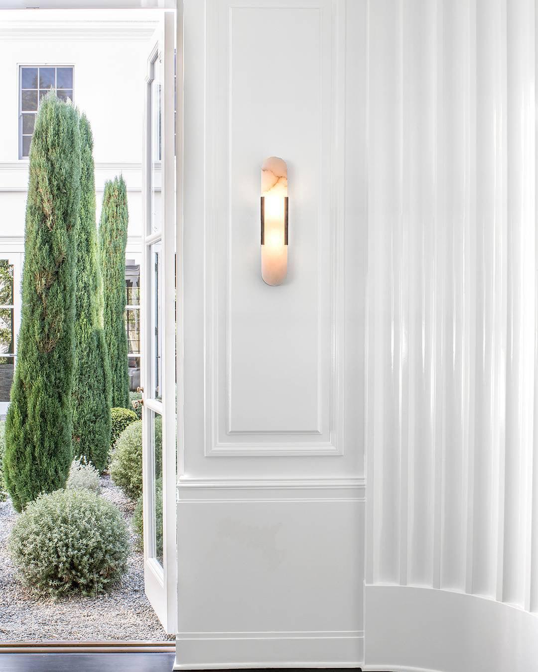 Applique Murale Élégante en Albâtre Allongée – Éclairage Chic Moderne
