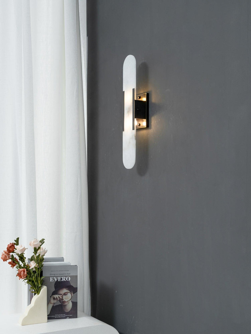 Applique Murale Élégante en Albâtre Allongée – Éclairage Chic Moderne