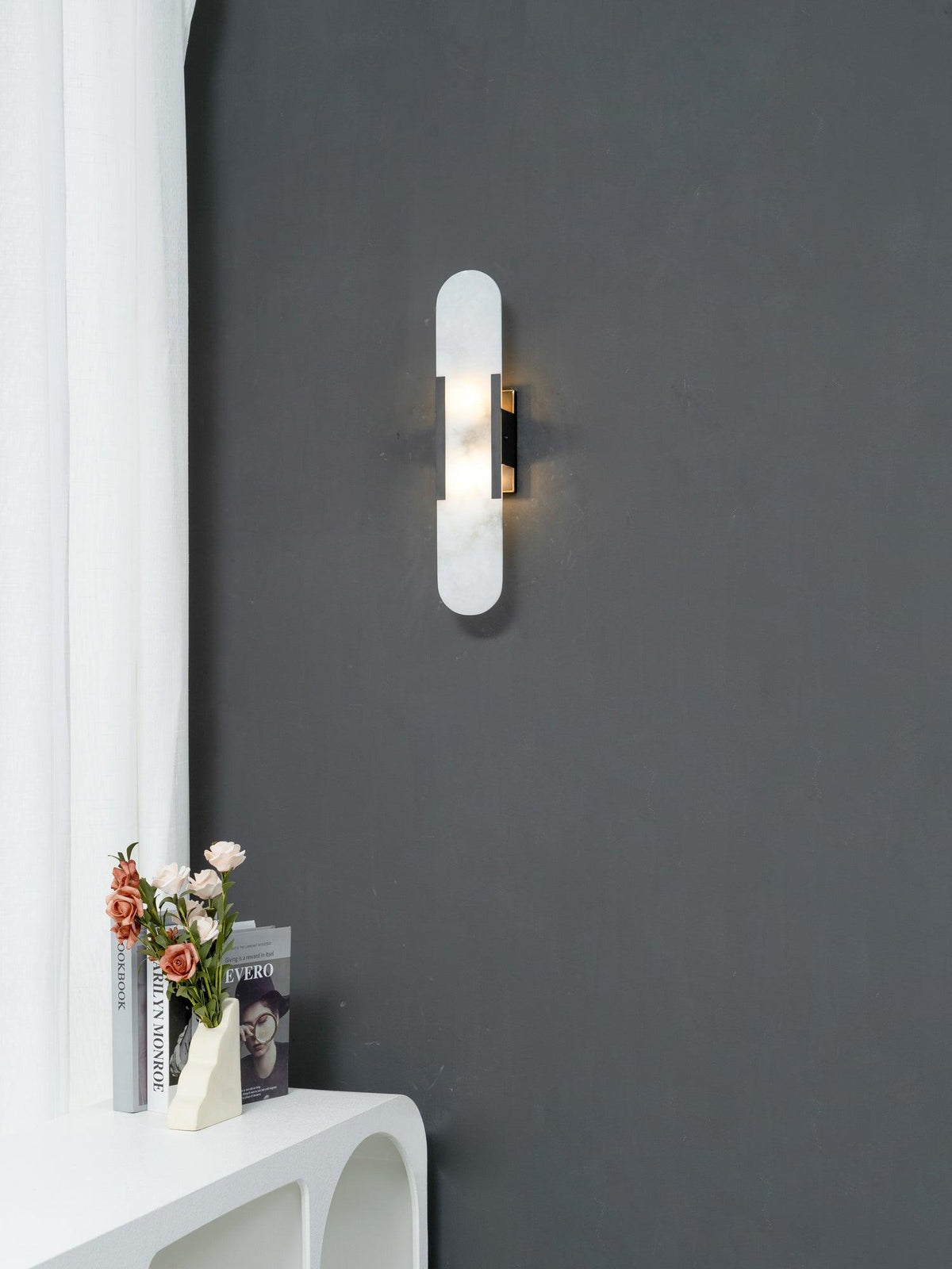Applique Murale Élégante en Albâtre Allongée – Éclairage Chic Moderne