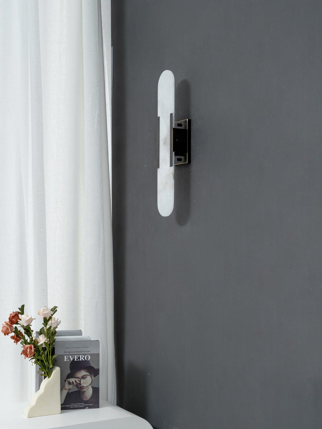 Applique Murale Élégante en Albâtre Allongée – Éclairage Chic Moderne