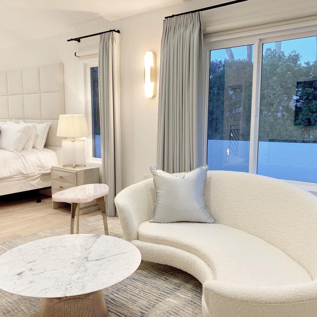 Applique Murale Élégante en Albâtre Allongée – Éclairage Chic Moderne