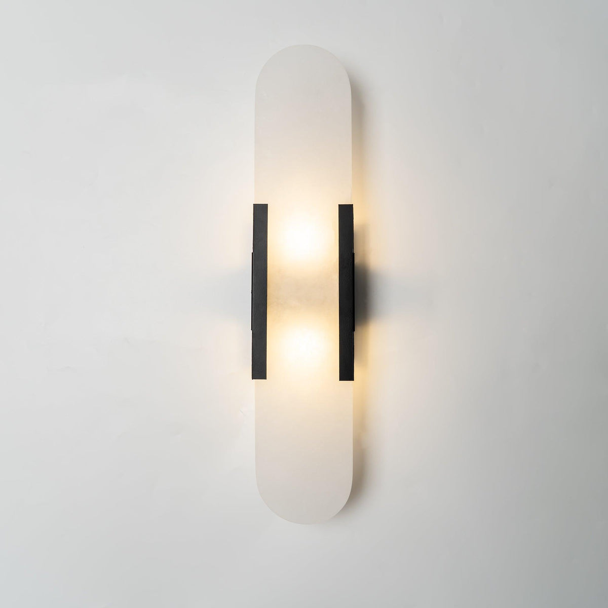 Applique Murale Élégante en Albâtre Allongée – Éclairage Chic Moderne