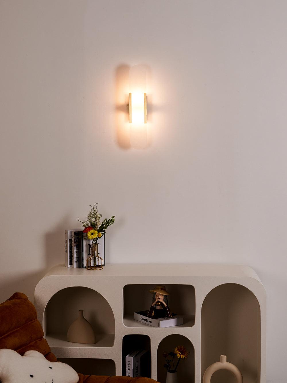 Applique Murale Élégante en Albâtre Allongée – Éclairage Chic Moderne