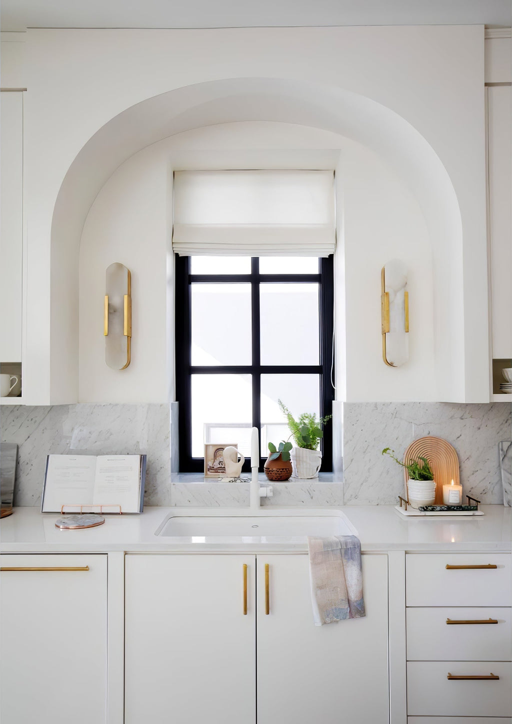 Applique Murale Élégante en Albâtre Allongée – Éclairage Chic Moderne
