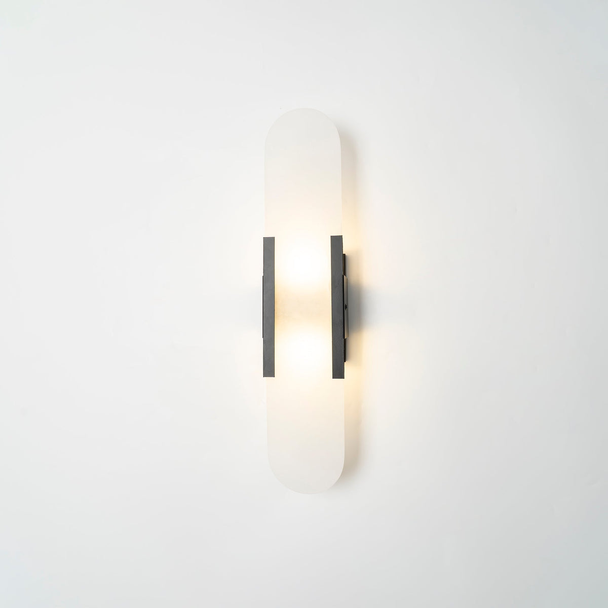 Applique Murale Élégante en Albâtre Allongée – Éclairage Chic Moderne