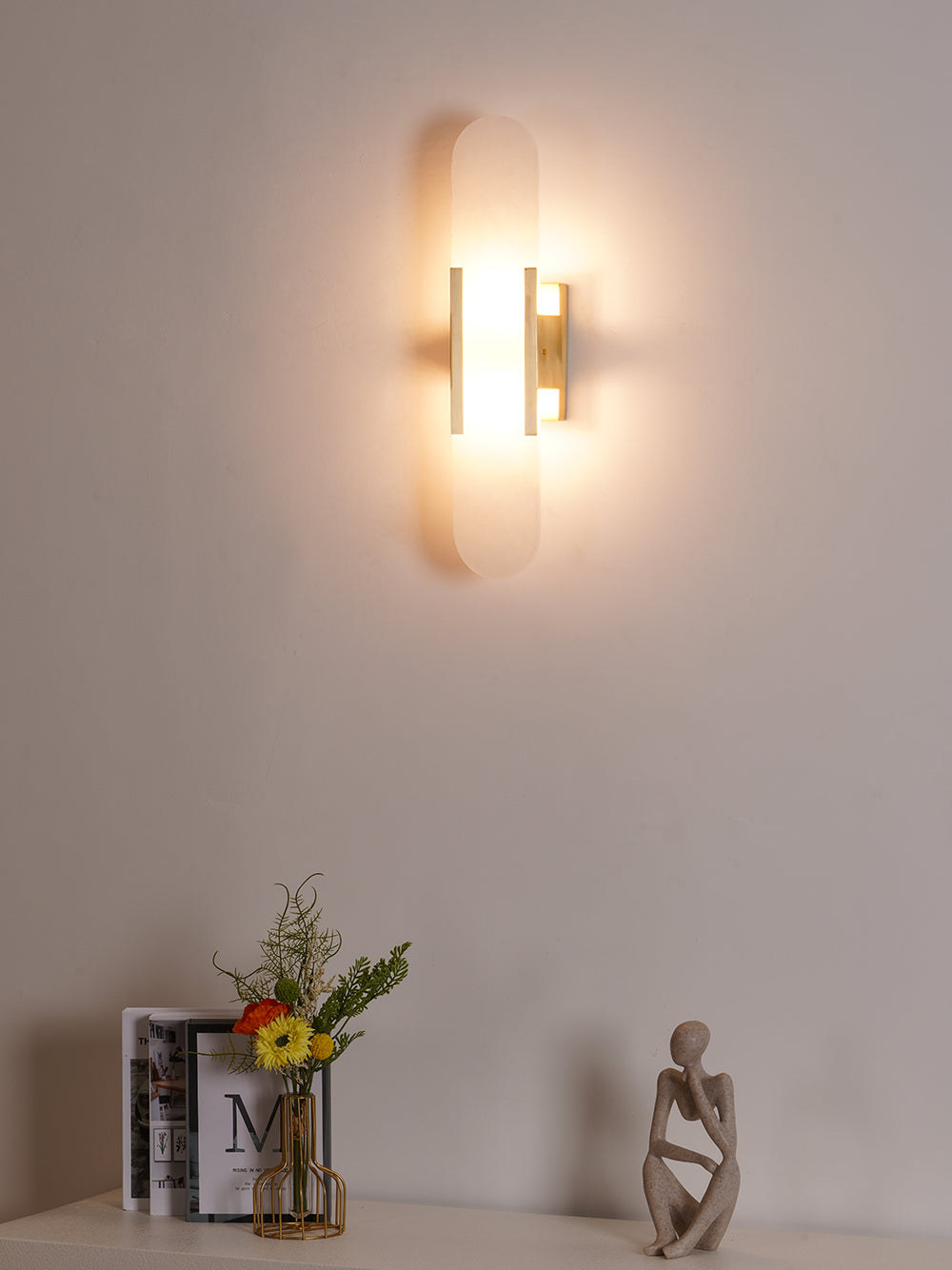 Applique Murale Élégante en Albâtre Allongée – Éclairage Chic Moderne