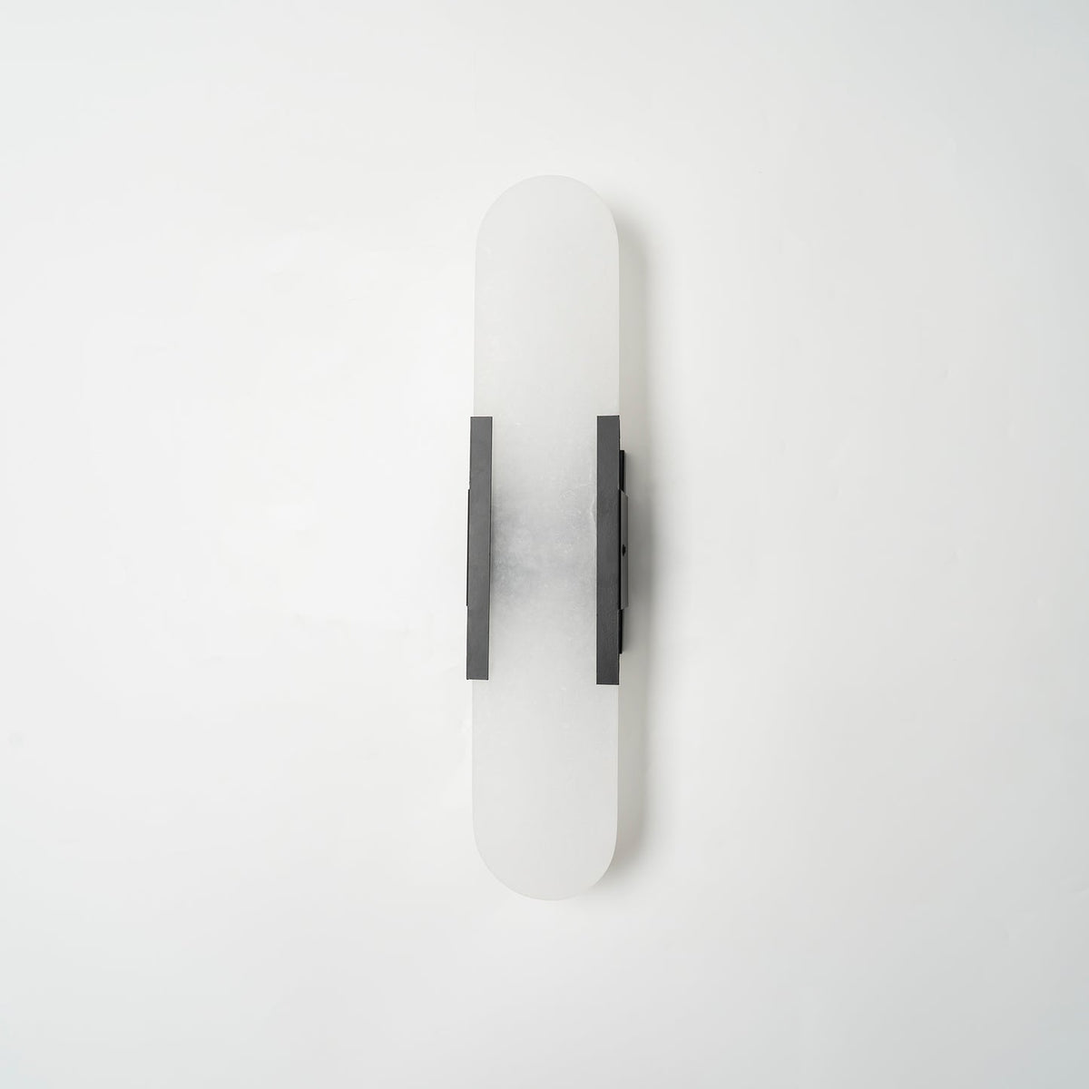 Applique Murale Élégante en Albâtre Allongée – Éclairage Chic Moderne