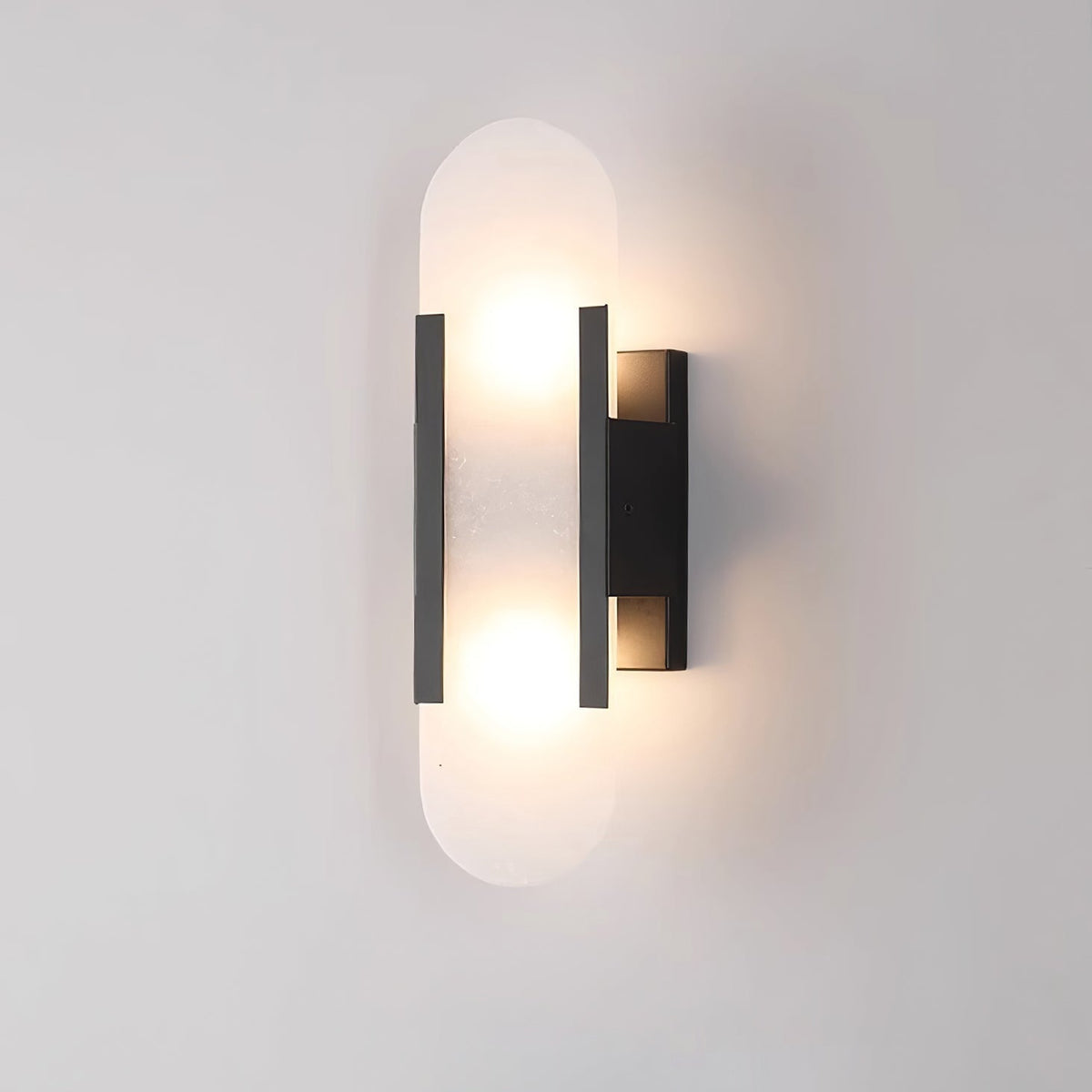 Applique Murale Élégante en Albâtre Allongée – Éclairage Chic Moderne