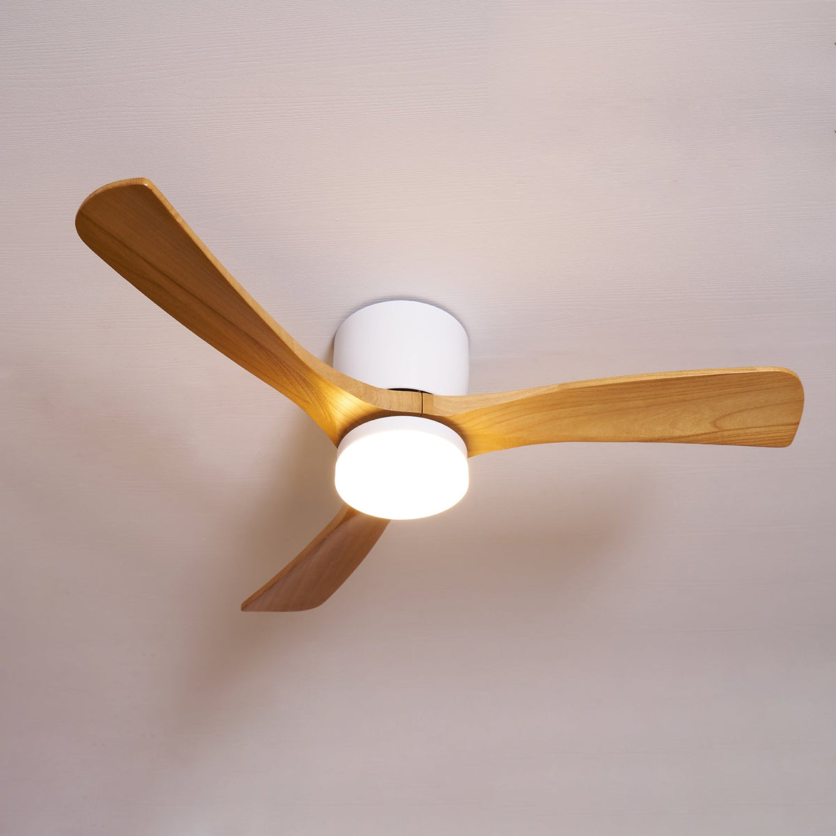 Ventilateur de plafond en bois nordique avec lumière LED télécommandée