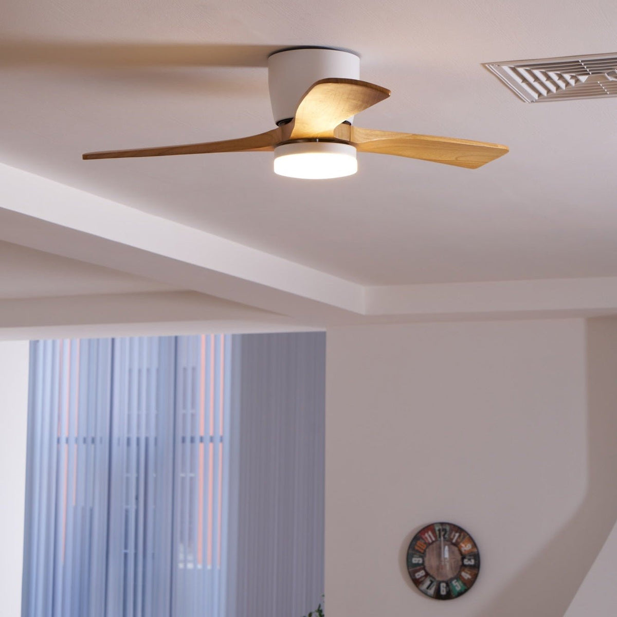 Ventilateur de plafond en bois nordique avec lumière LED télécommandée