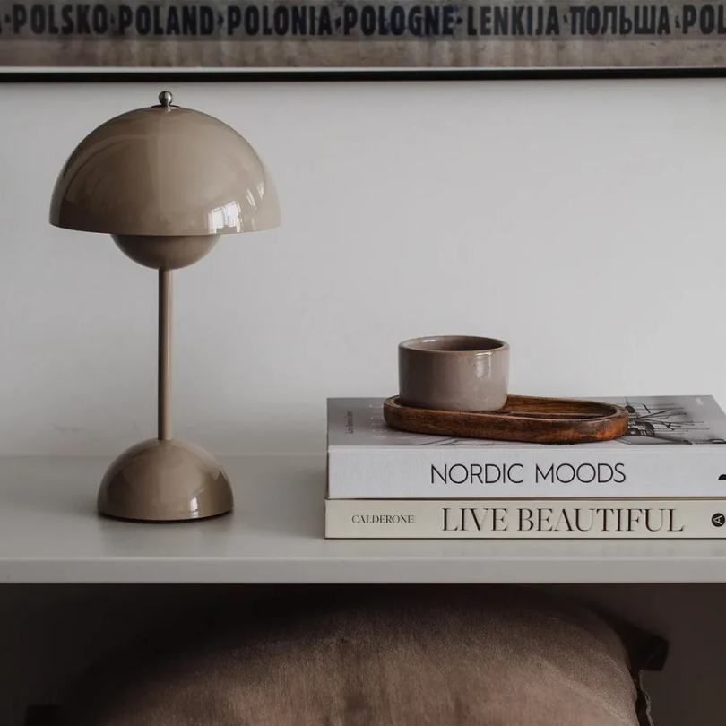 Lampe de table tactile moderne - LumiTouch
