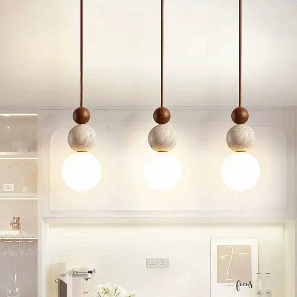 Lampe suspendue moderne en travertin et acajou - NaturaLuxe