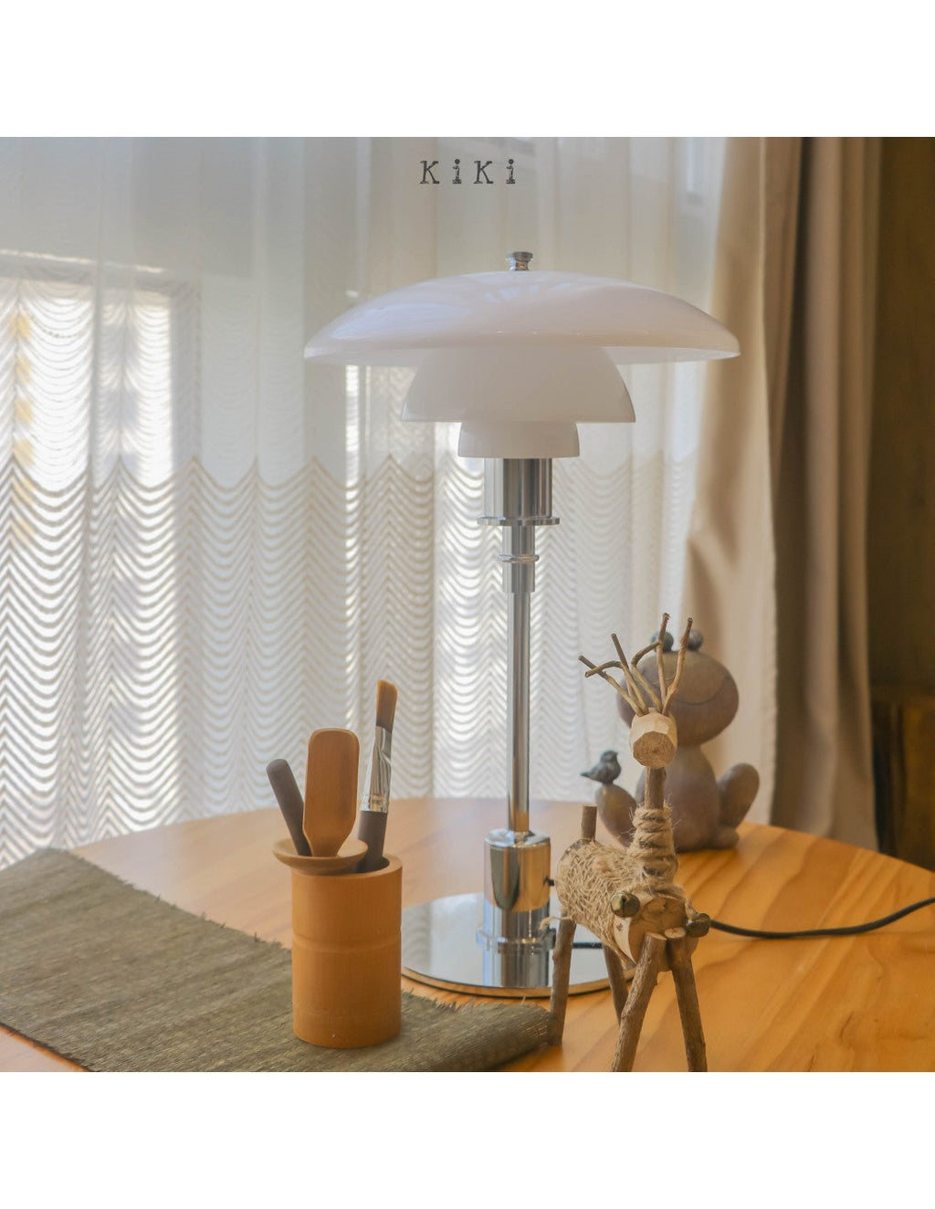Lampe de table danoise en métal en forme de disque
