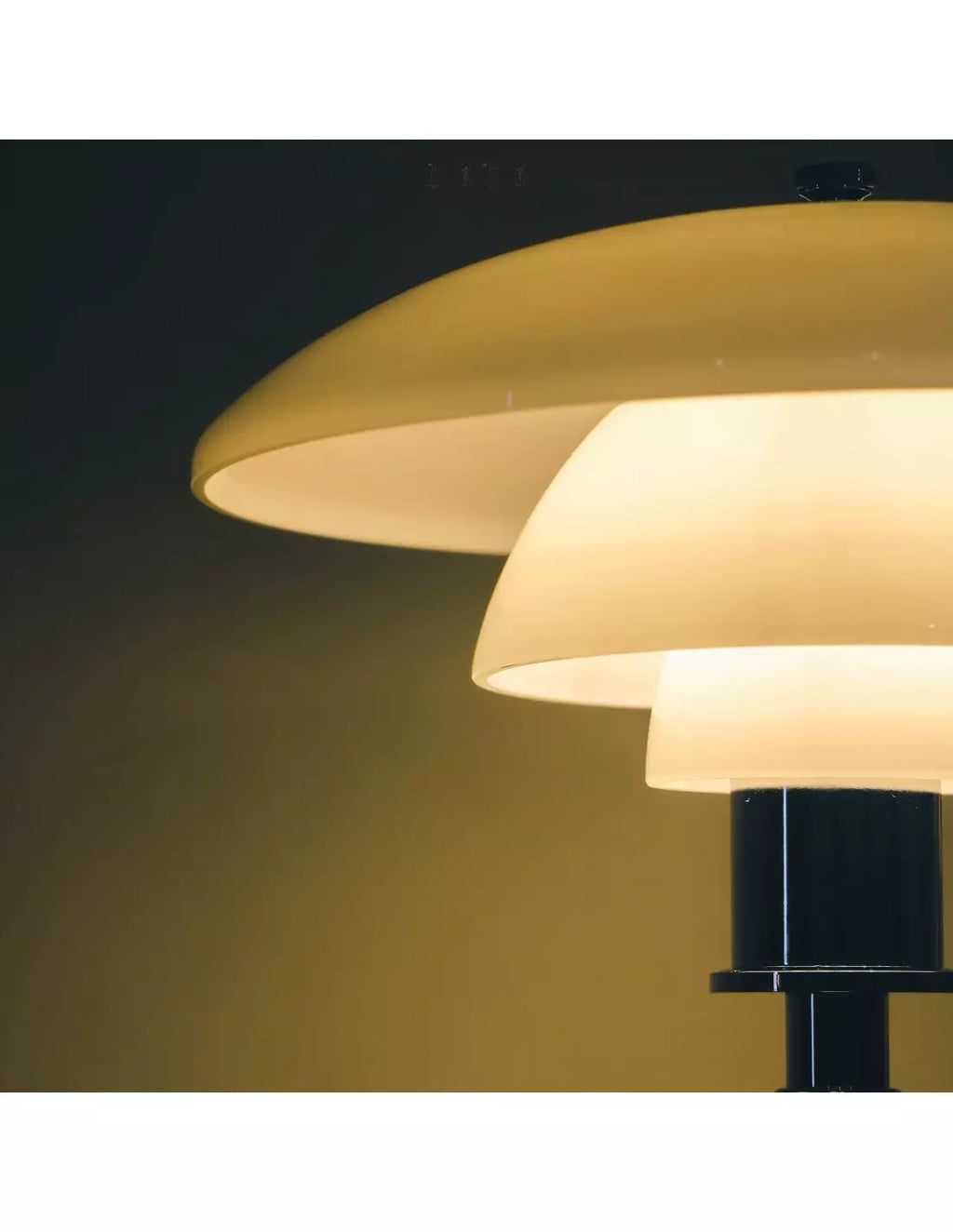 Lampe de table danoise en métal en forme de disque