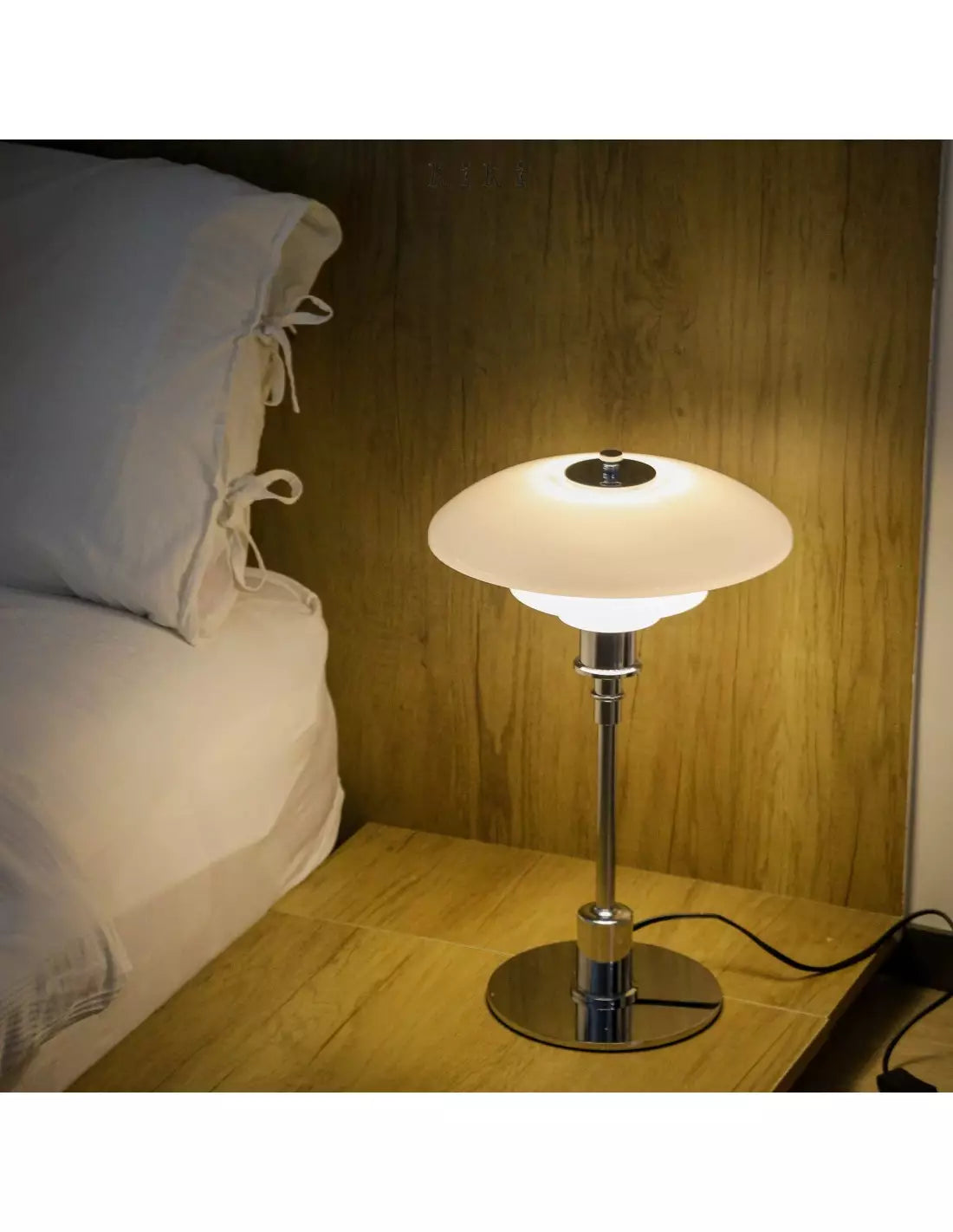 Lampe de table danoise en métal en forme de disque