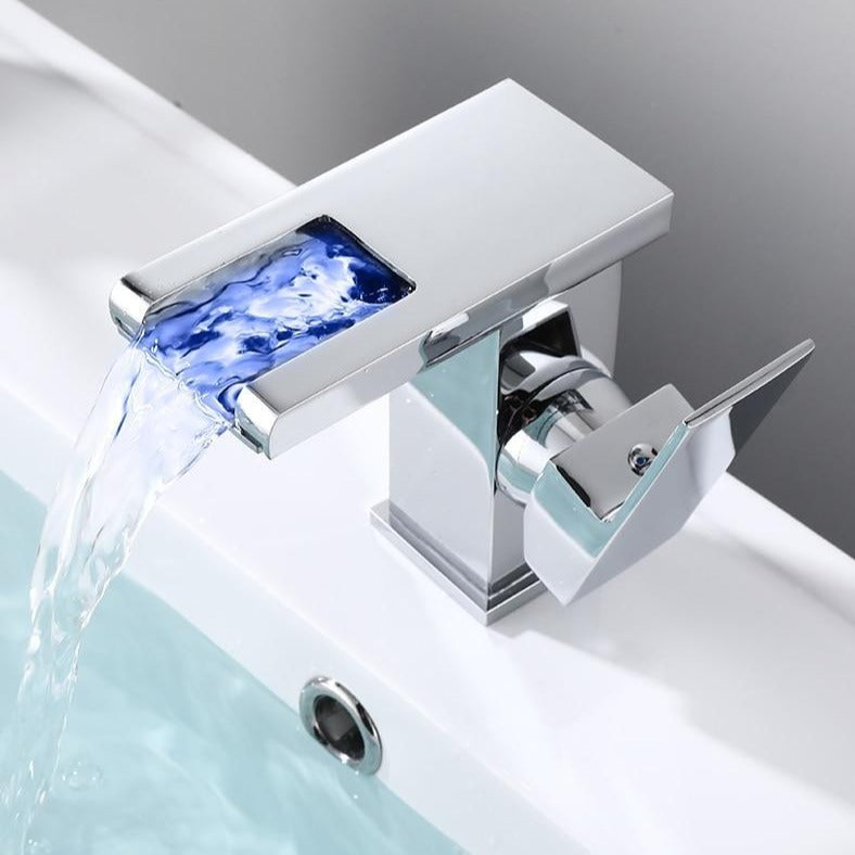 Point fort moderne pour salle de bain – Robinet LED avec éclairage coloré