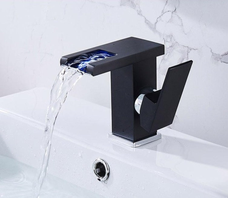 Point fort moderne pour salle de bain – Robinet LED avec éclairage coloré