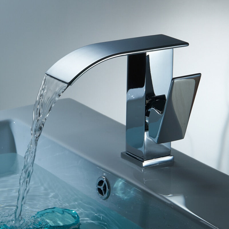 Robinet cascade élégant – Robinet de salle de bain avec un écoulement d'eau luxueux