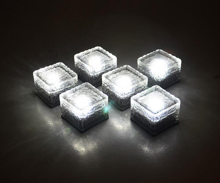 Lampe de jardin LED solaire avec effet de vague d'eau