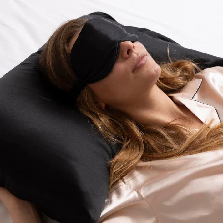 SERENOVA – Masque de Sommeil en Soie pour des Nuits Relaxantes et des Matins Rafraîchissants