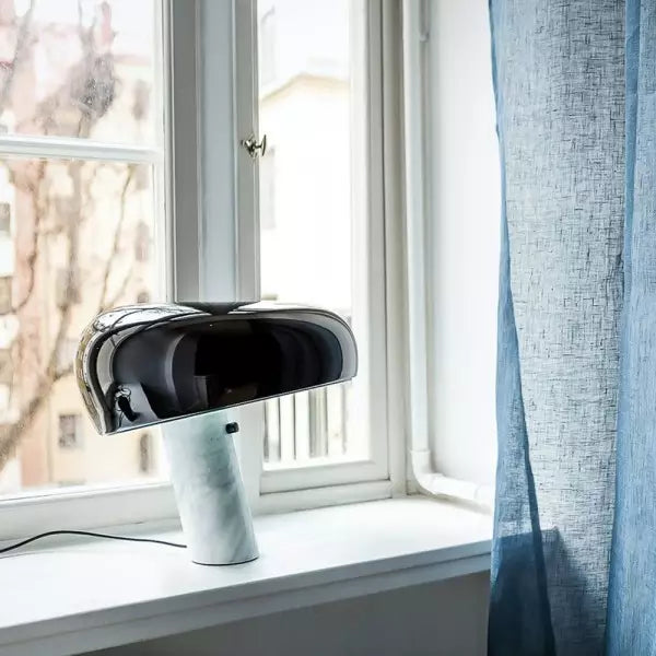 Lampe de table iconique avec socle en marbre