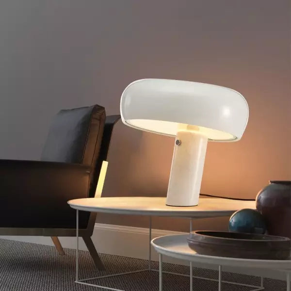Lampe de table iconique avec socle en marbre