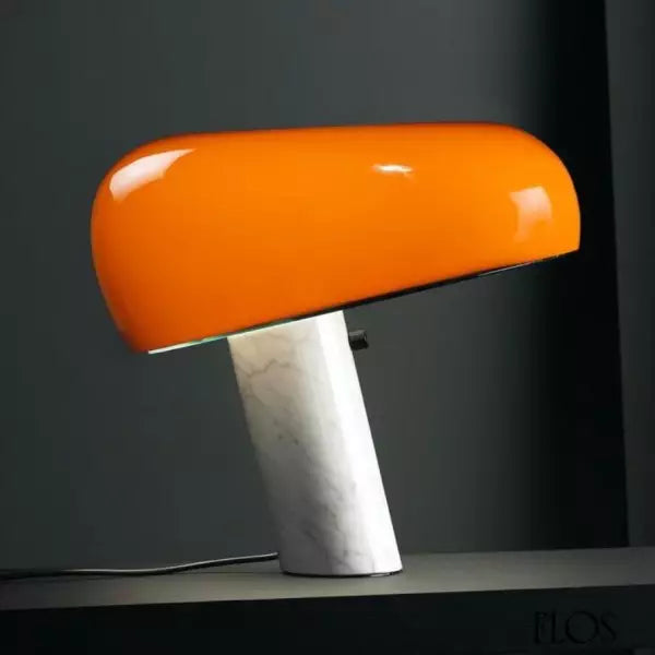 Lampe de table iconique avec socle en marbre