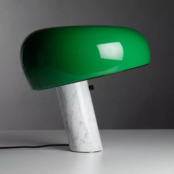 Lampe de table iconique avec socle en marbre