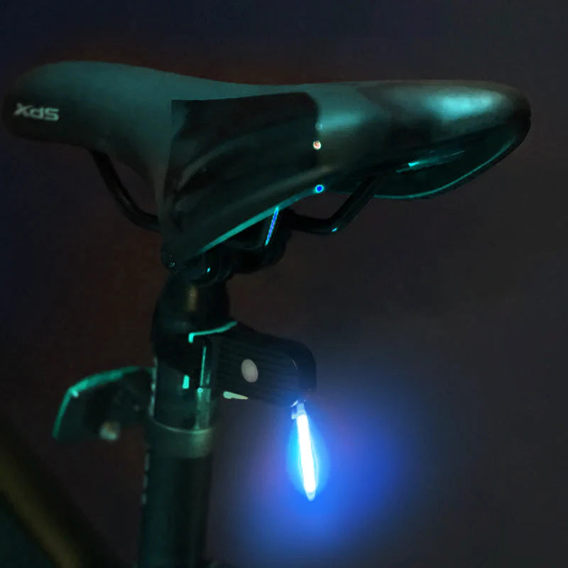 (1+1 Gratuit) Feu arrière LED pour vélo - Sécurisé et visible en route !
