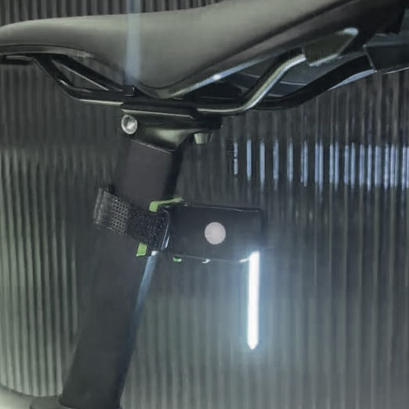 (1+1 Gratuit) Feu arrière LED pour vélo - Sécurisé et visible en route !