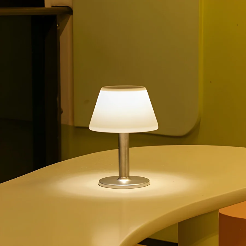 Lampe de Table Énergétique Solaire Élégante - SolarLuxe