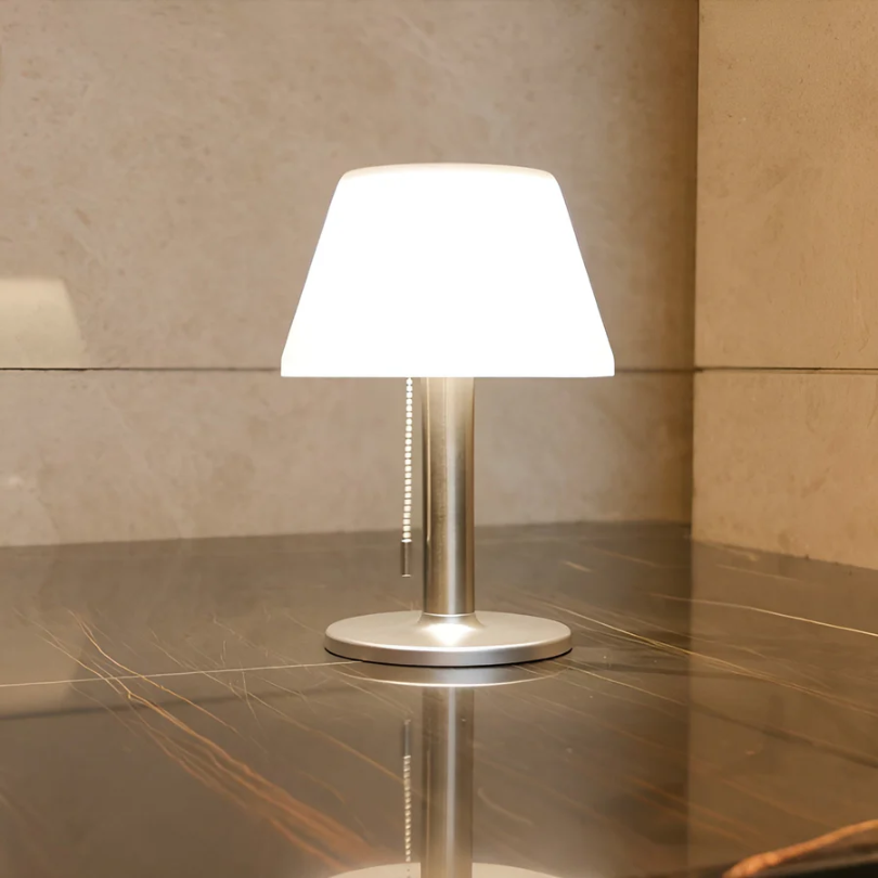 Lampe de Table Énergétique Solaire Élégante - SolarLuxe