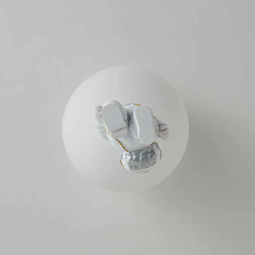 Lustre LED Tendance Lune/Astronaute pour chambre d'enfant - CosmoGlow